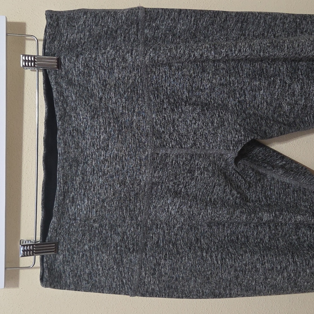 Beyond Yoga Heather Grey High Waisted Cropped Capri Leggings Size 1X - Picture 6 of 12